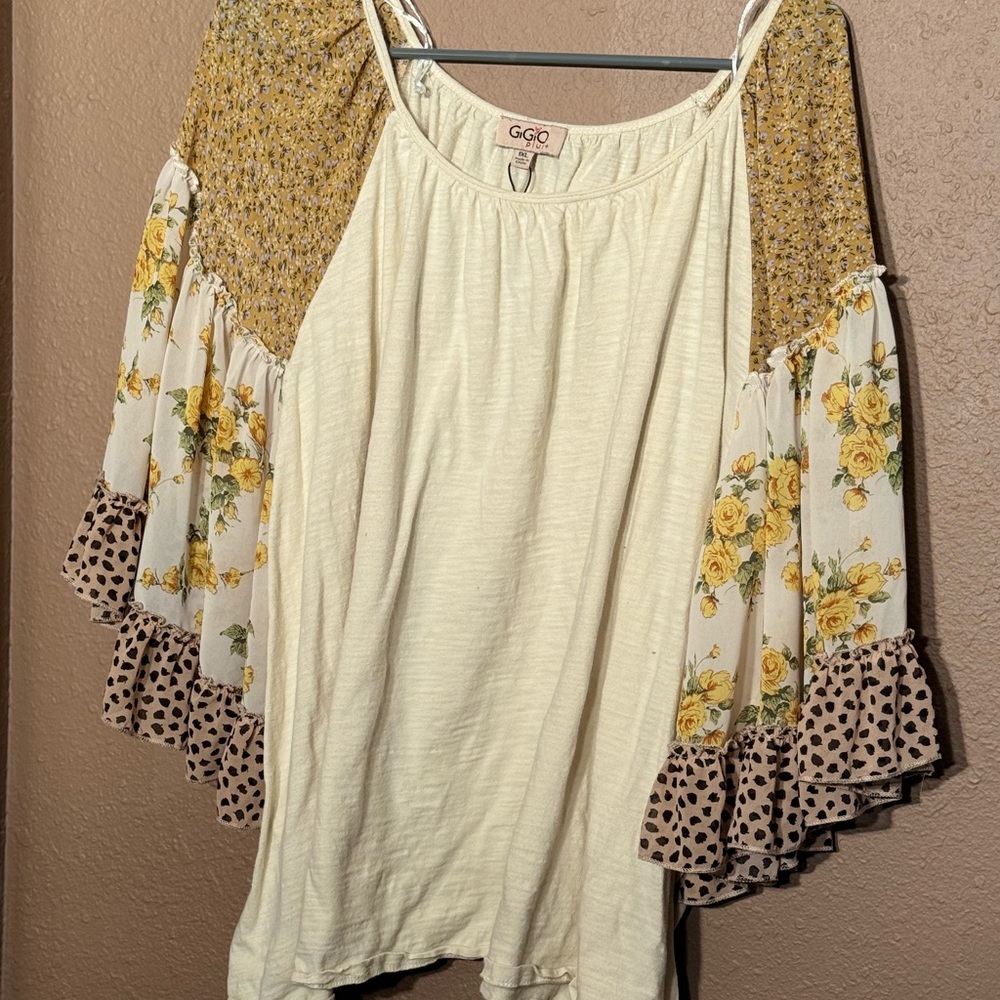 Gigio Plus - Floral & cheetah print women’s blouse.